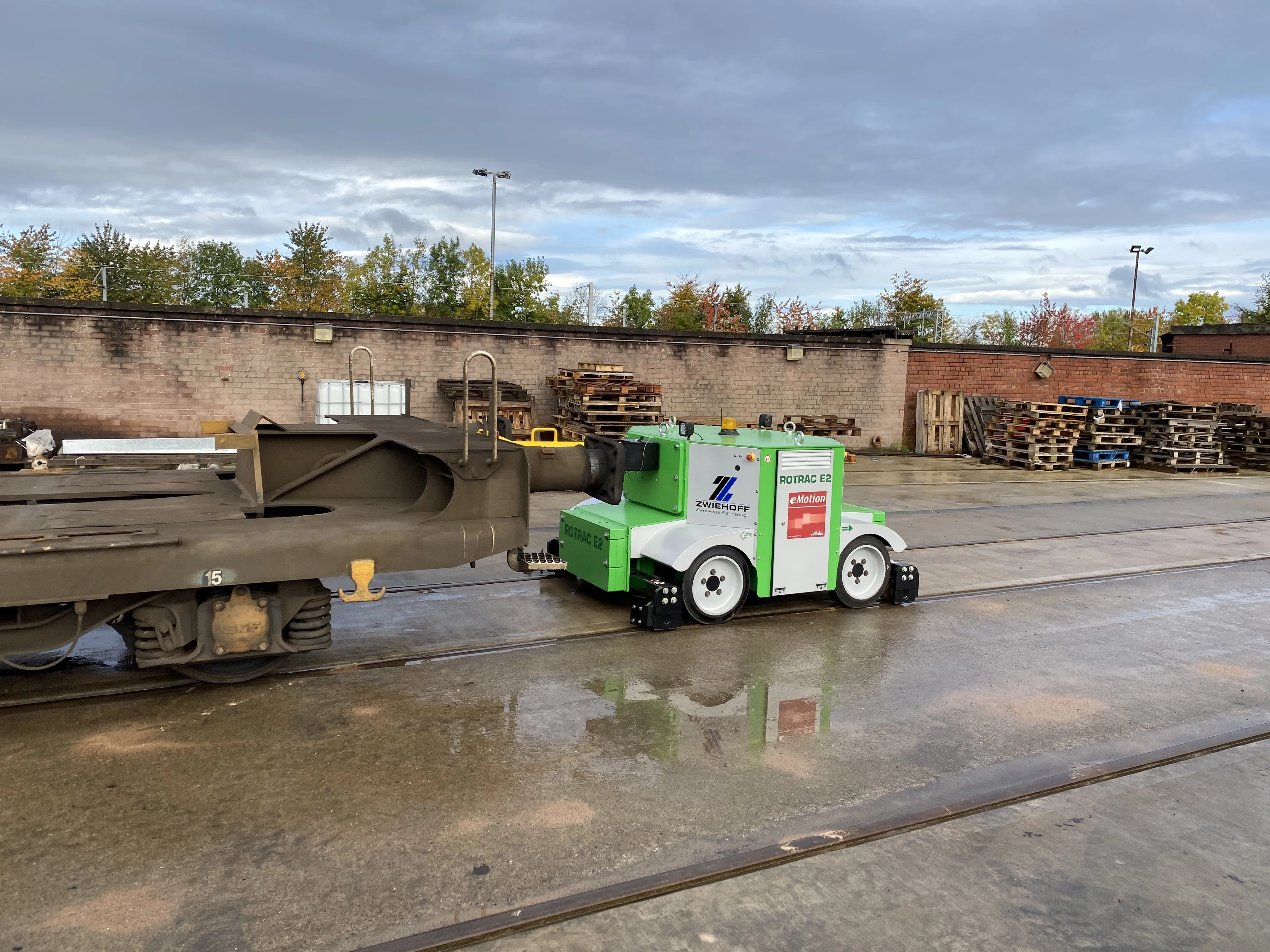 The Mechan supplied Rotrac shunter in action at DRS' Motherwell rail depot. 
