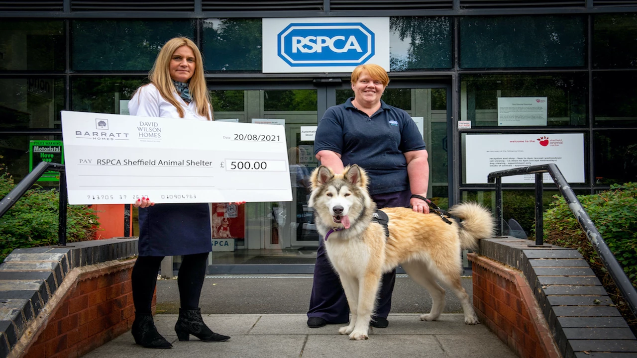 Maria, Sales Adviser from David Wilson Homes Yorkshire West and RSPCA Sheffield Service Manager Dawn Sampson 