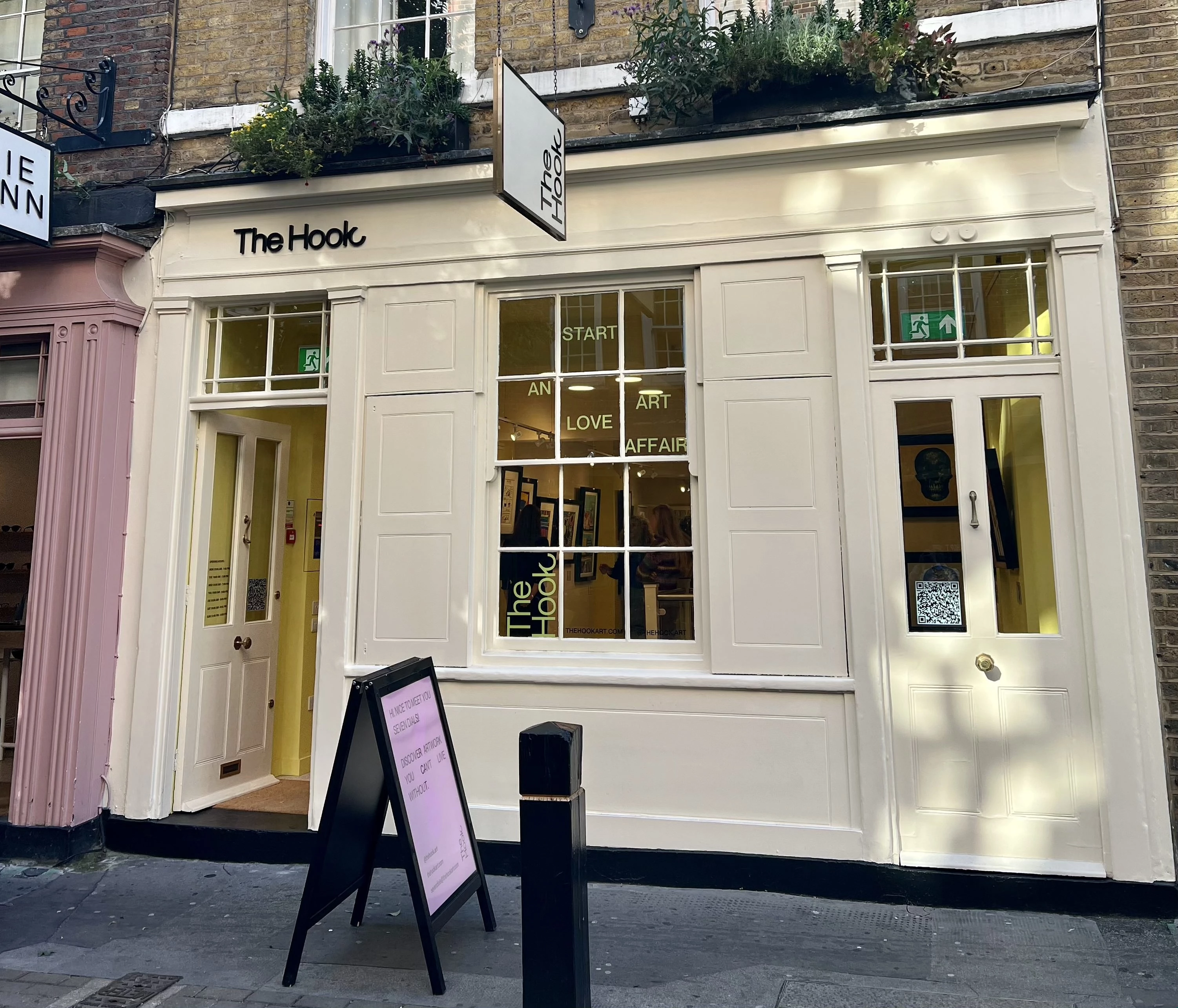 The Hook, Seven Dials