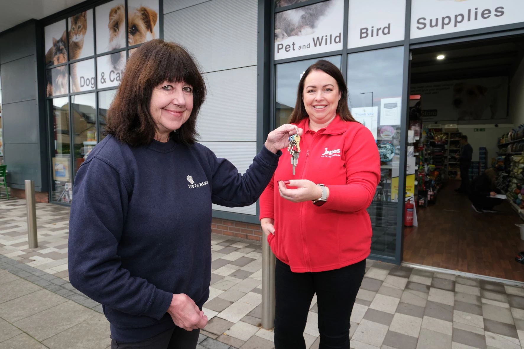 (L - R): Liz Bowers from The Pet Store with Jollyes area manager Sarah Farrar.