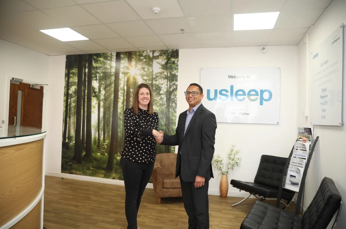 Gilbert Davids, Managing Director of The Vita Group’s Comfort Division, welcomes Tina Tombs, Usleep’s Managing Director, to Vita’s award-winning team of bedding specialists.