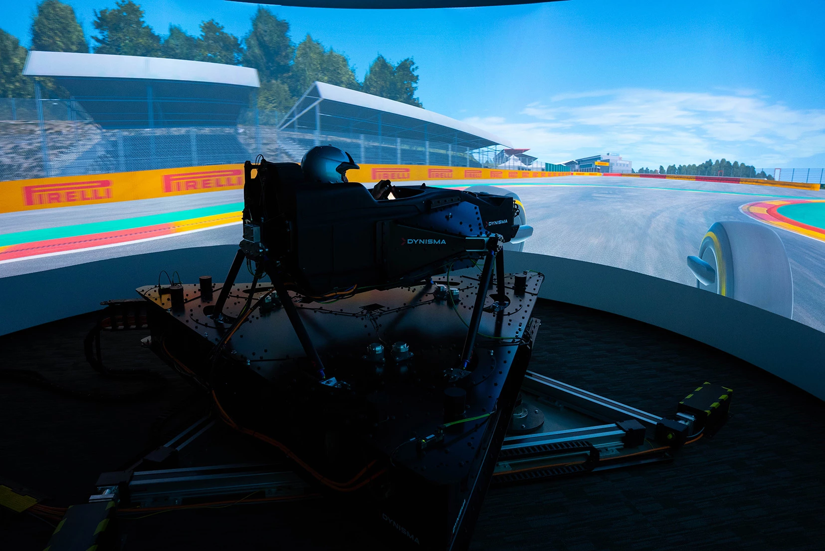 Dynisma bespoke driving simulator in use by F1 team