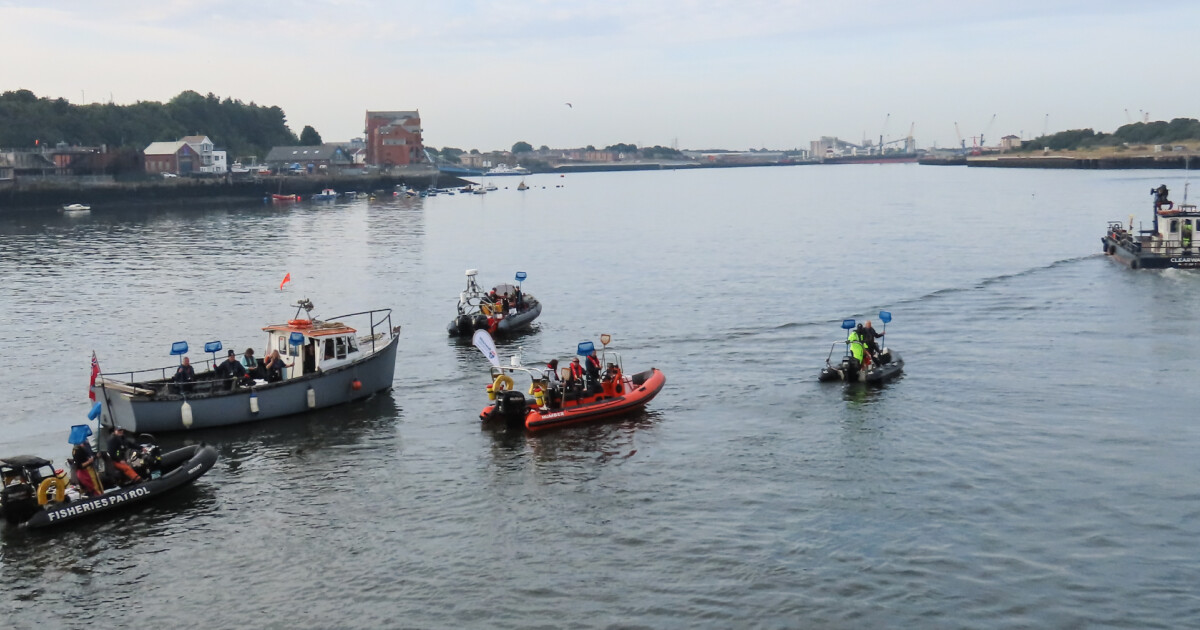Maritime Volunteer Service crew taking part in a River Tyne clean-up