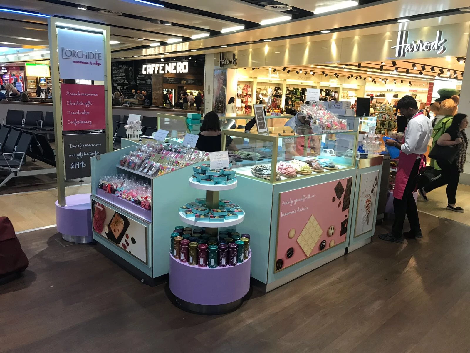 Confectionery gifting specialist L’Orchidee's new pop up shop in Heathrow.