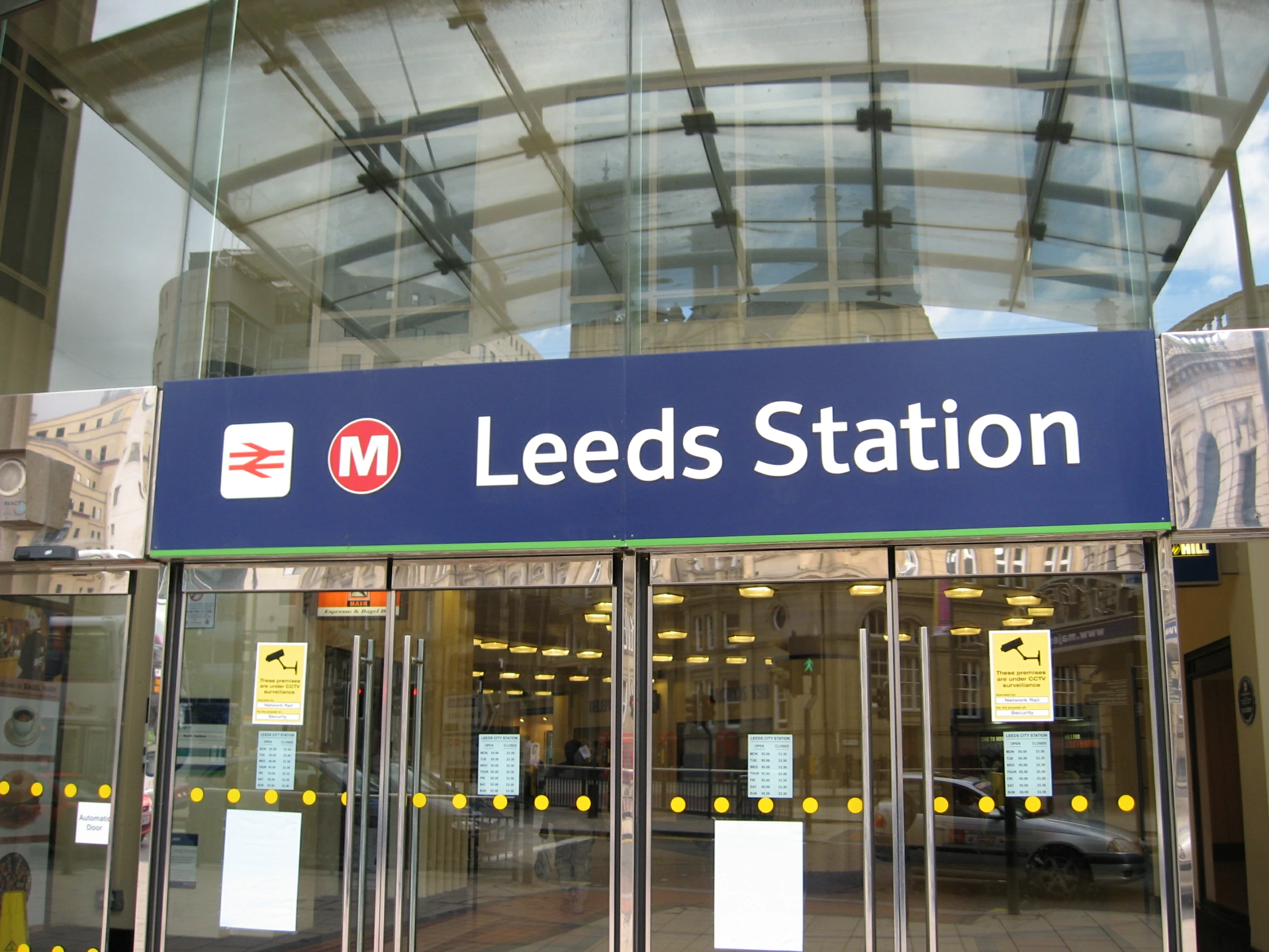 Wellington Street entrance to Leeds station