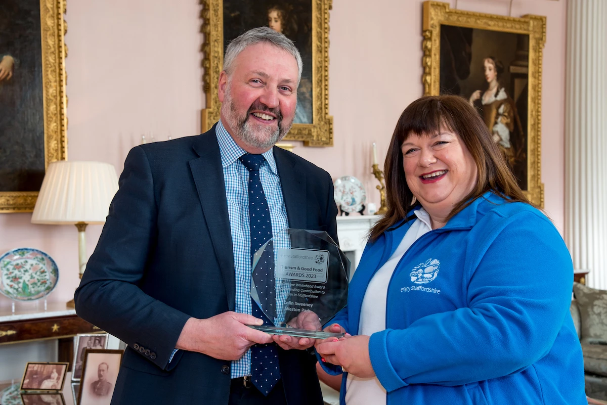 Colin Sweeney receives the award from Andrea Sammons