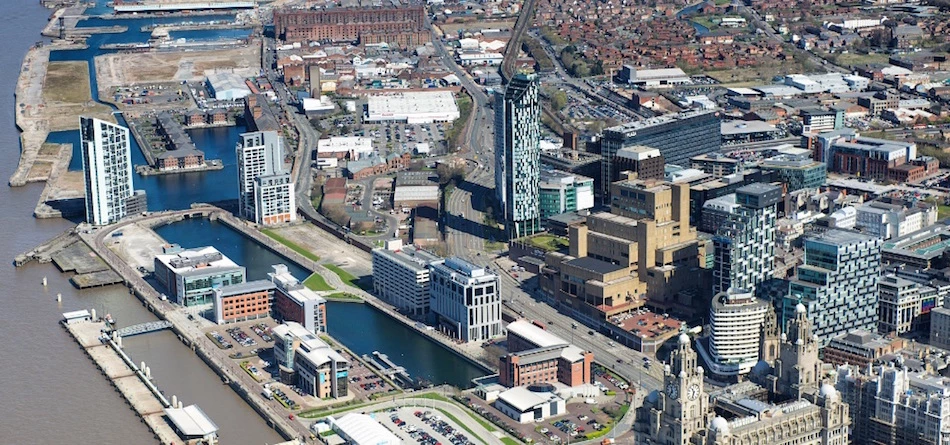 The business district spans the northern fringe of Liverpool city centre